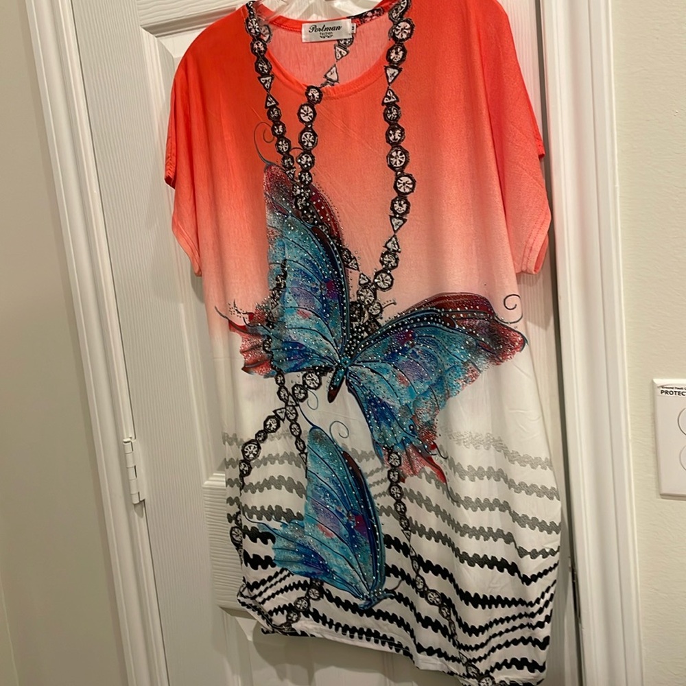 Women’s top, size med . 95%polyester 5%spandex